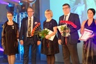 Kuvassa vas. säätiön rahastonhoitaja Pirjo Nummelin-Stenman, puheenjohtaja Kari Kaitasuo, TKT:n rahaston edustaja Satu Kosola, Kooveen rahaston edustaja Ari Jortikka ja valmentaja Maarit Teuronen.